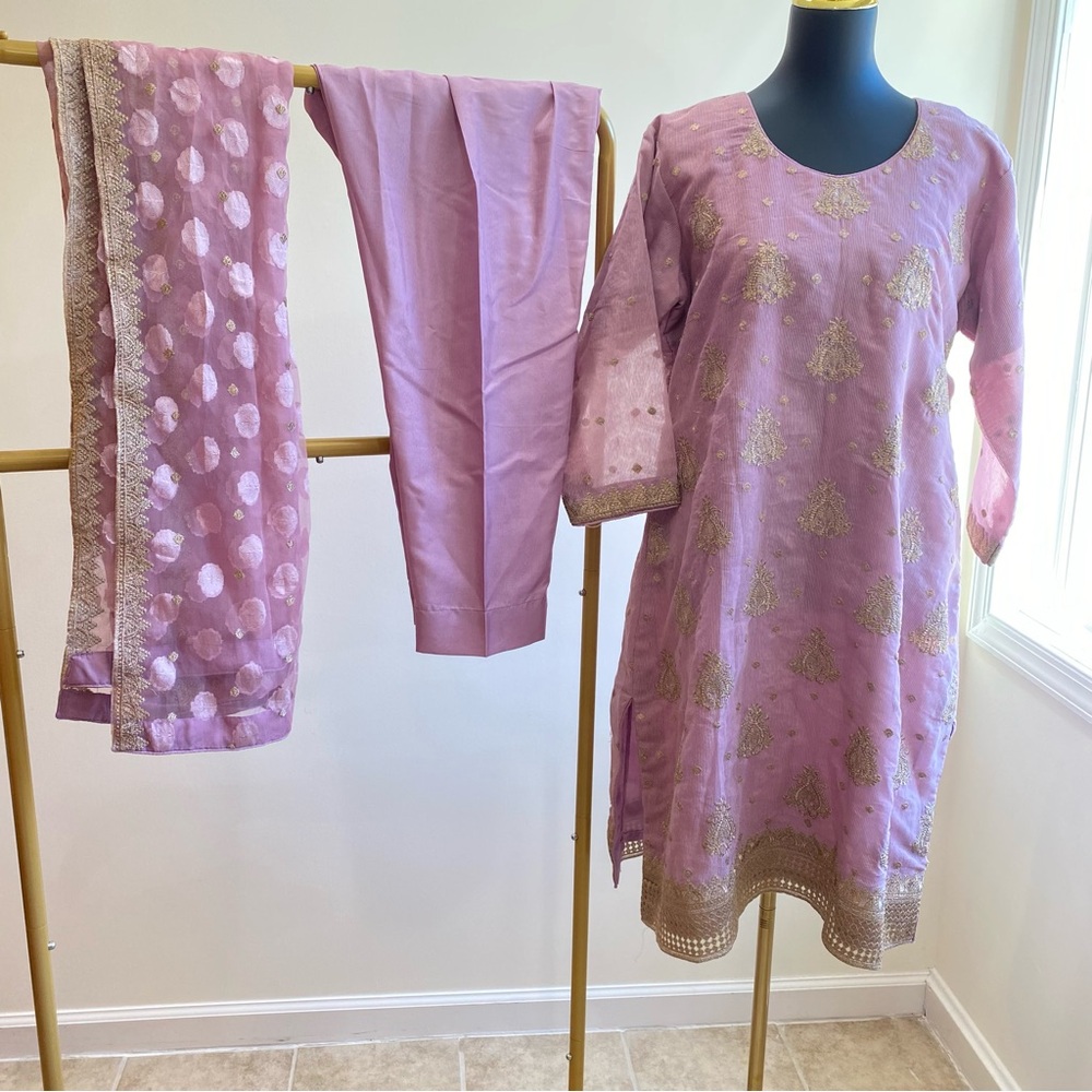 Lilac and Gold shalwar kameez